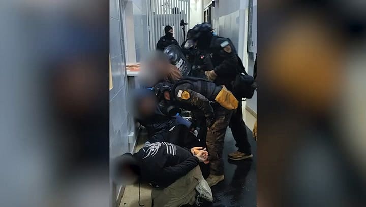 Un grupo de presos protagonizó una violenta pelea en la Alcaidía 1 de la Ciudad: motín y toma de rehenes