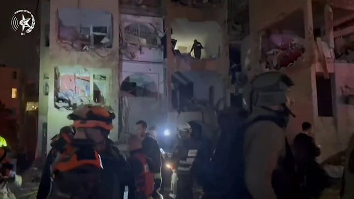 Efectivos del Distrito Sur trabajan actualmente en el lugar del accidente en Arad