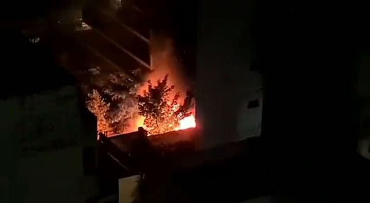 El incendio se inició en el primer piso de un edificio ubicado en Cuba al 2500