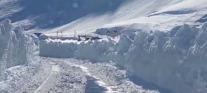 Los caminos deben despejarse diariamente por la acumulación de nieve