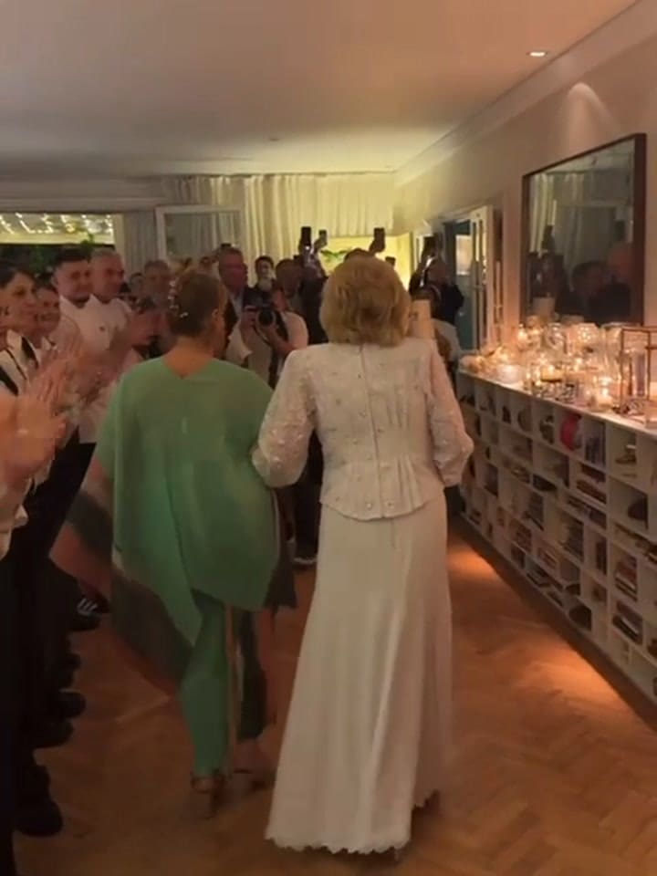 Mirtha habla con la prensa y es aplaudida por los invitados
