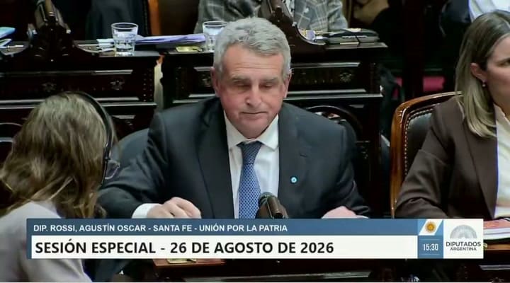Los irónicos aplausos a Agustín Rossi