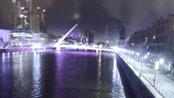 Rescataron a una mujer que cayó al río en Puerto Madero