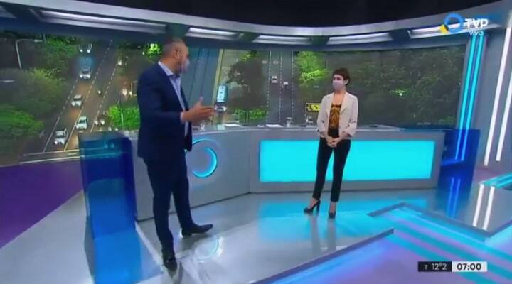 En el noticiero de la TV Pública los conductores estuvieron al aire con barbijos - Fuente: TVP