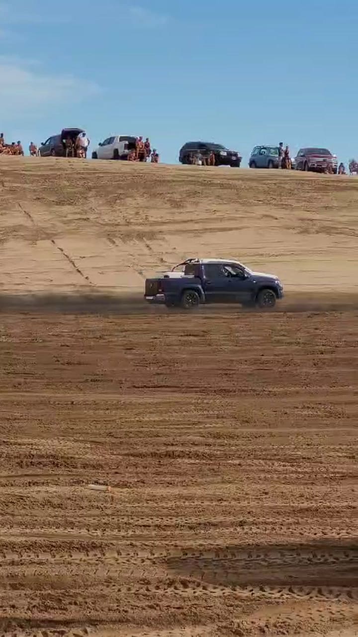 Carreras entre camionetas, motos, autos, 4x4 y cuatriciclos