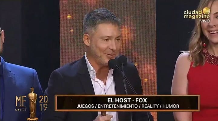 Adrián Suar recibe su Martín Fierro - Fuente: Ciudad Magazine