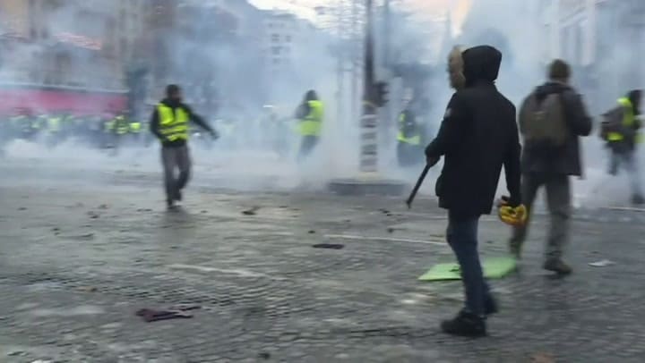 Caos en París por movilización de los “chalecos amarillos” - Fuente: AFP