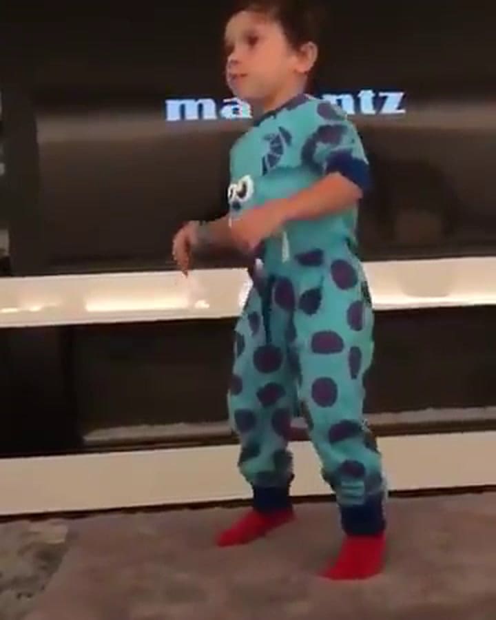 Mateo Messi bailando al ritmo de I´m Sexy and I know it
