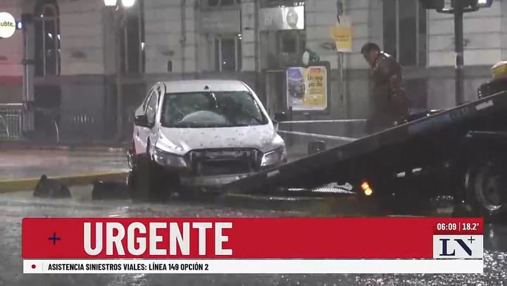 Accidente en Flores bajo la lluvia