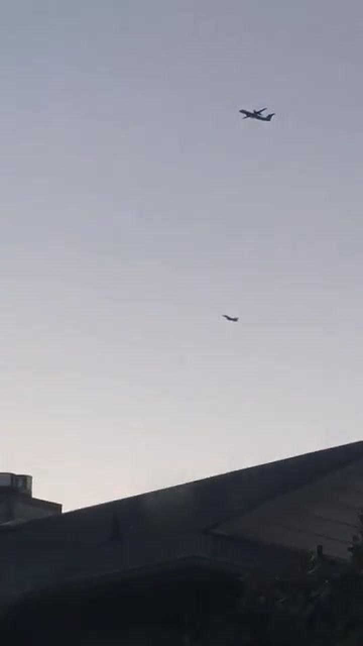 Los cazas F-15 vigilan el vuelo de Russell