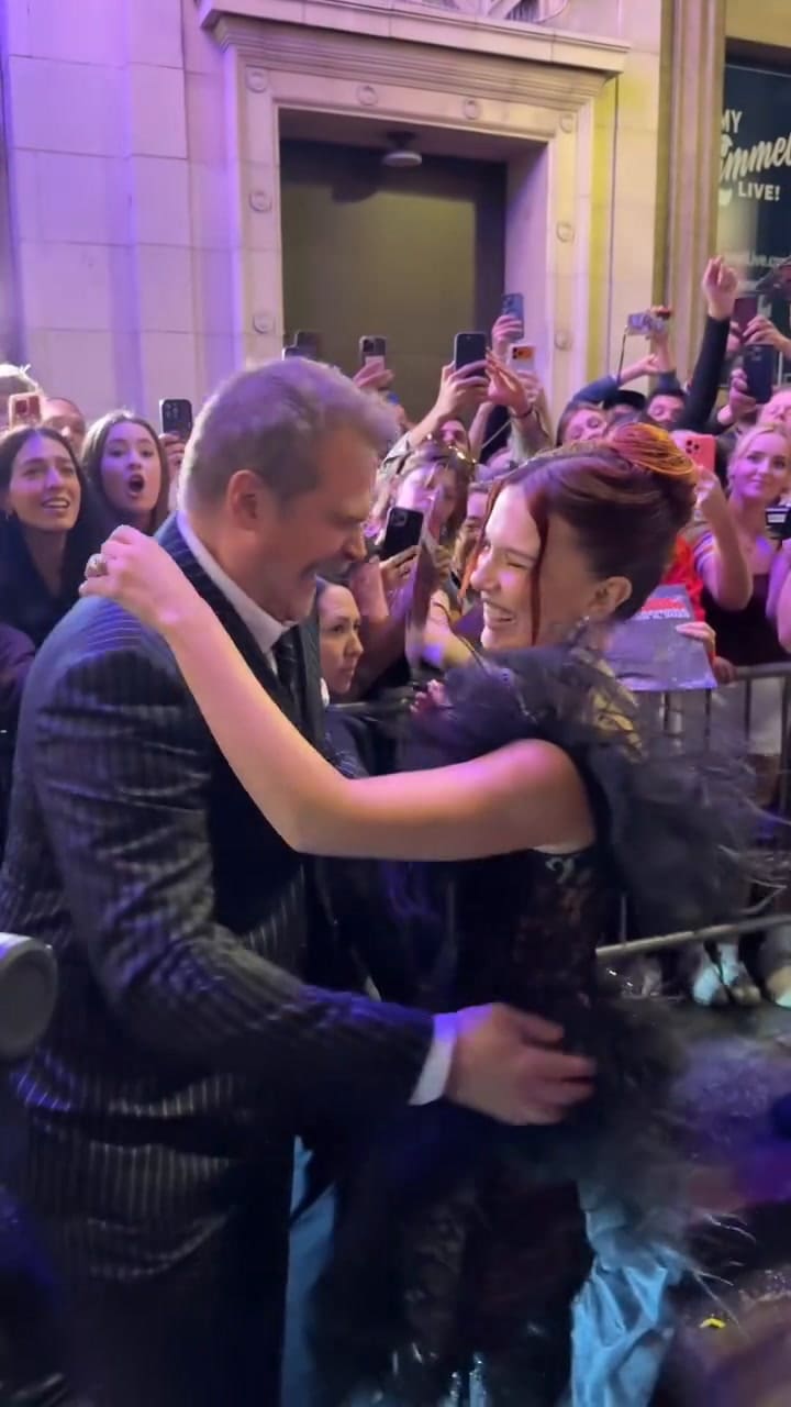 David Harbour y Millie Bobby Brown en la alfombra roja
