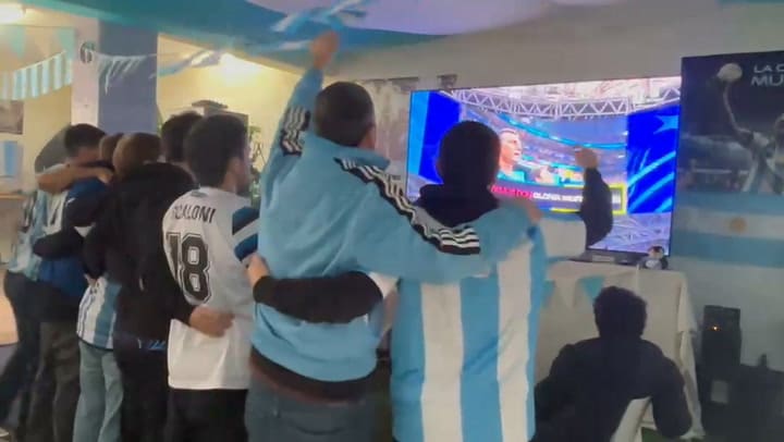 Los amigos reviven la semifinal con Inglaterra antes del partido decisivo