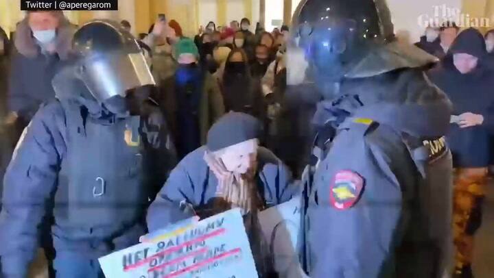 Yelena Osipova, la sobreviviente del genocidio nazi es arrestada por protestar contra la guerra