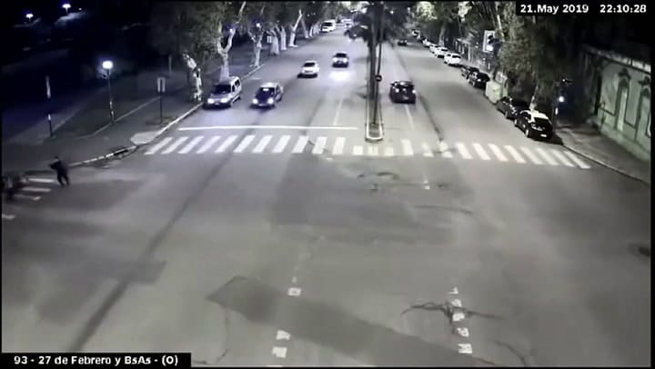 Así fueron los disparos del policía contra dos motochorros de Rosario