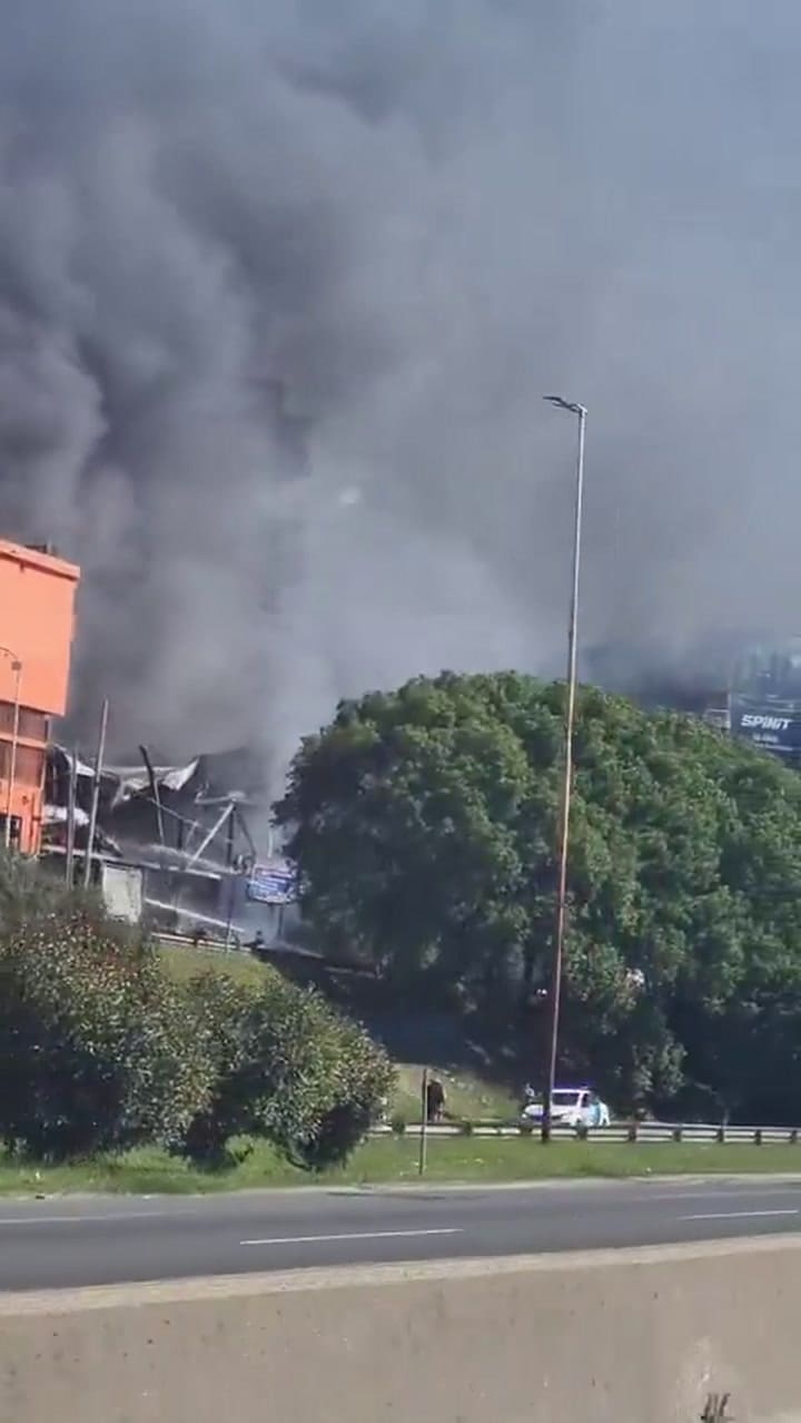 Más imágenes del incendio en Villa Celina