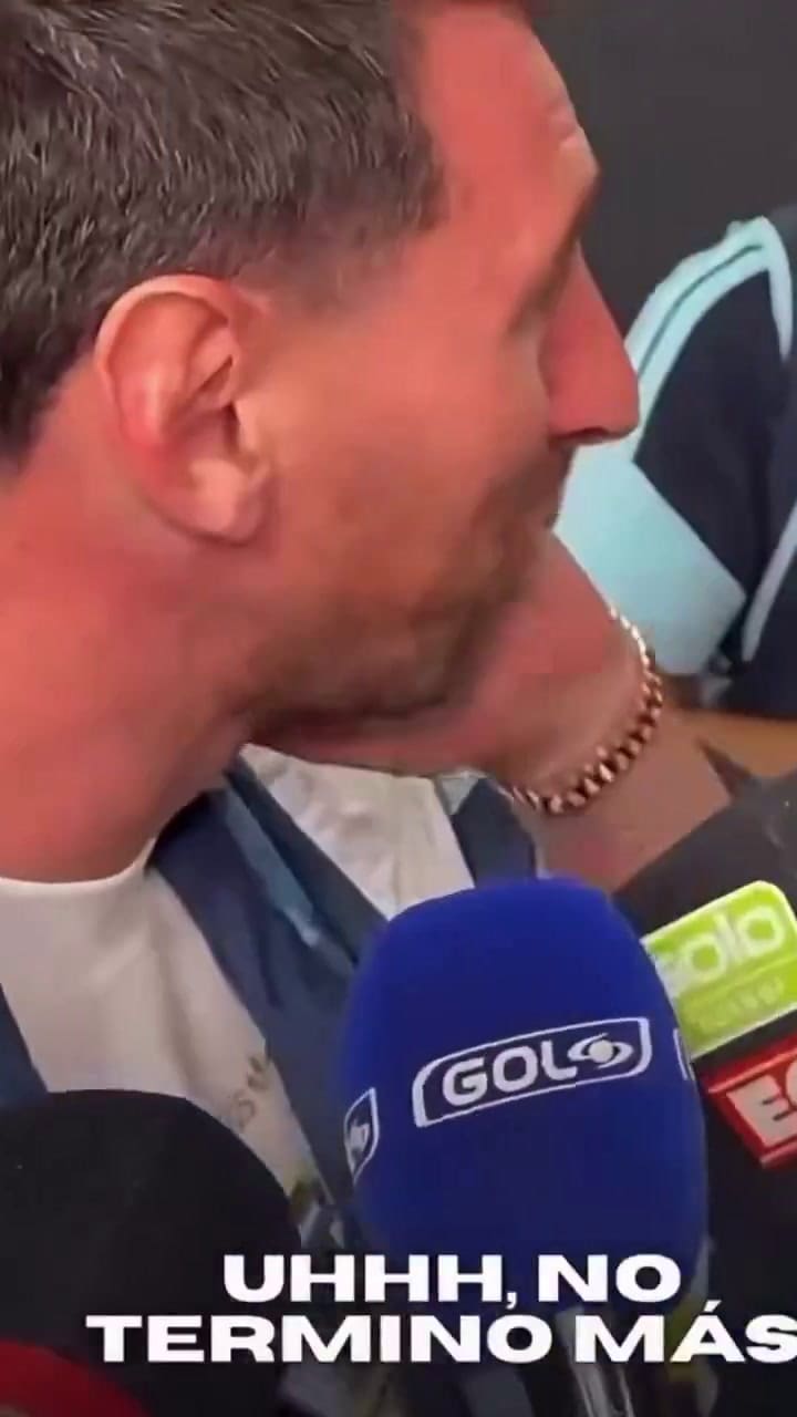 Messi y una simpática reacción cuando se dio cuenta de la cantidad de periodistas que esperaba por entrevistarlo