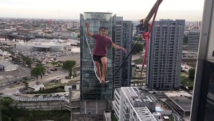 Los highliners que marcaron el récord urbano para la Argentina