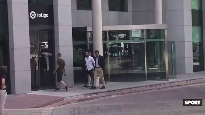 El abogado de Griezmann llega a las oficinas de la Liga para depositar la cláusula - Fuente: Sport
