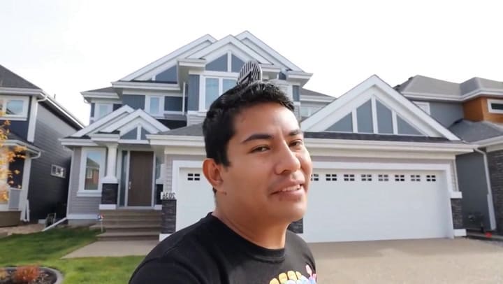 Se mudó a Canadá, trabajó como albañil y se compró una lujosa casa