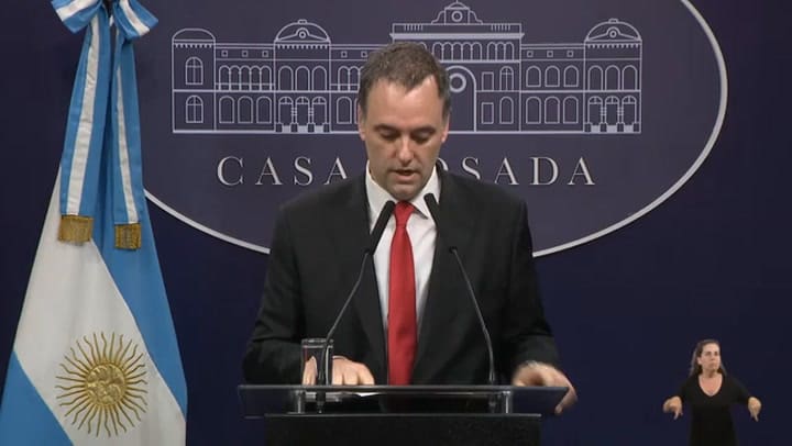 Conferencia completa de Manuel Adorni