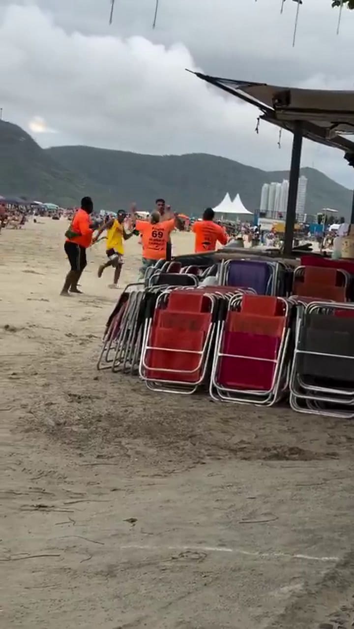 Brasil: un turista argentino se quejó del precio del choclo en la playa y los vendedores le dieron una golpiza