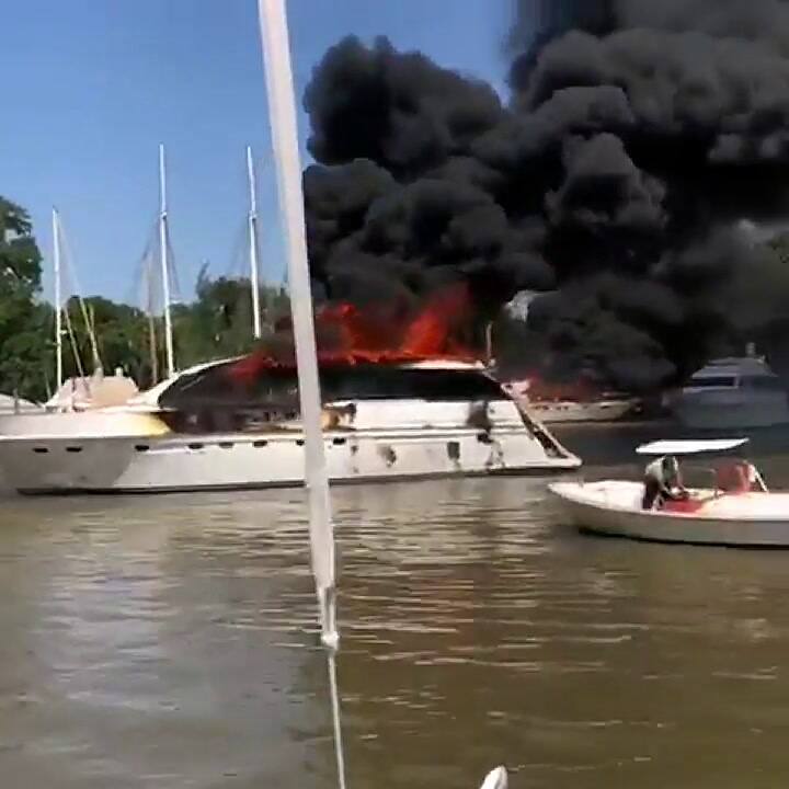Así se incendia la embarcación en el YCA de San Fernando