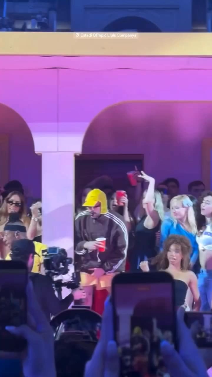 Úrsula Corberó, Lola Lolita y otras figuras también dijeron presente en el exclusivo espacio VIP del artista