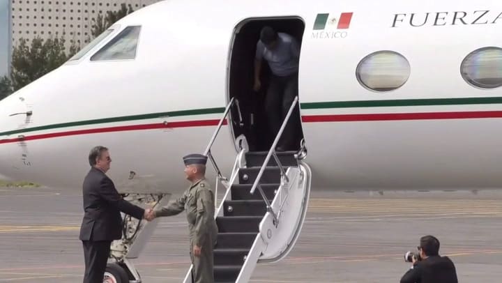 La llegada de Evo Morales a México y el recibimiento del canciller mexicano. Fuente: Youtube