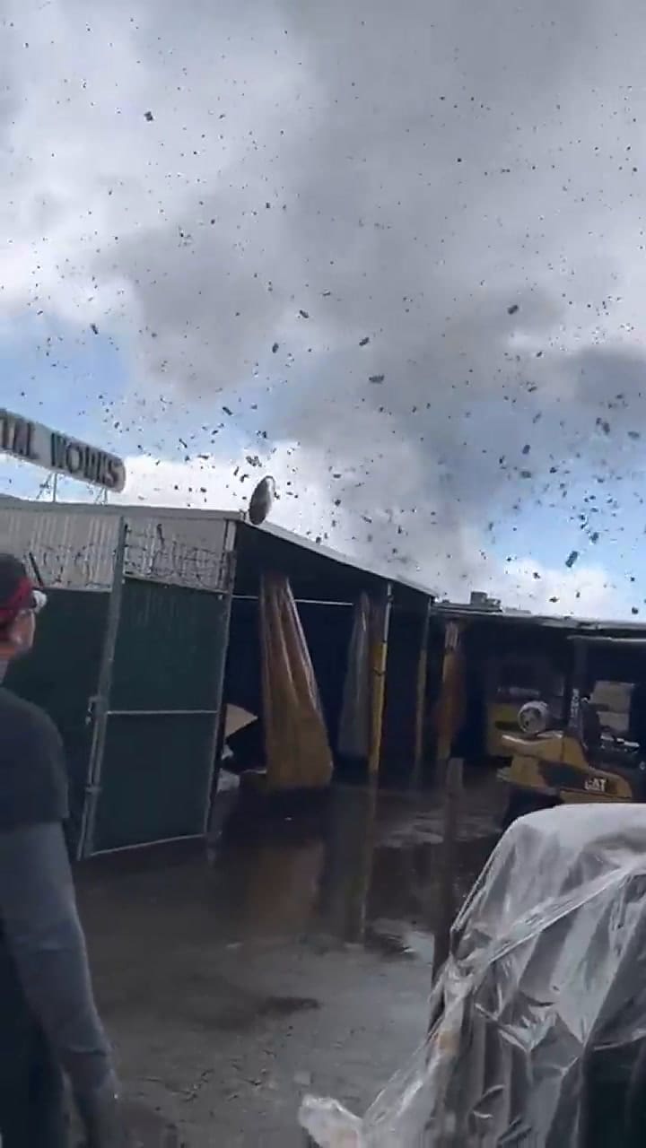 Testigos comparten videos del posible tornado en Montebello, California