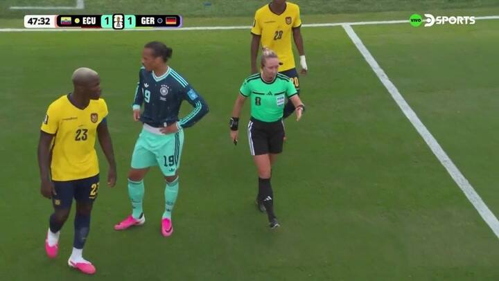 Tori Penso, la mujer árbitro del partido de Ecuador vs Alemania