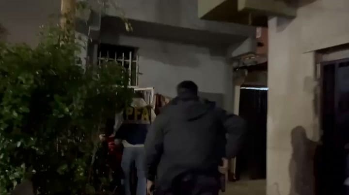 Los allanamientos de la Policía Federal en Villa Fraga