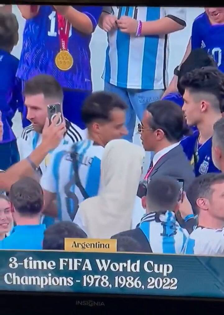 Salt Bae intercepta a Messi en plena celebración