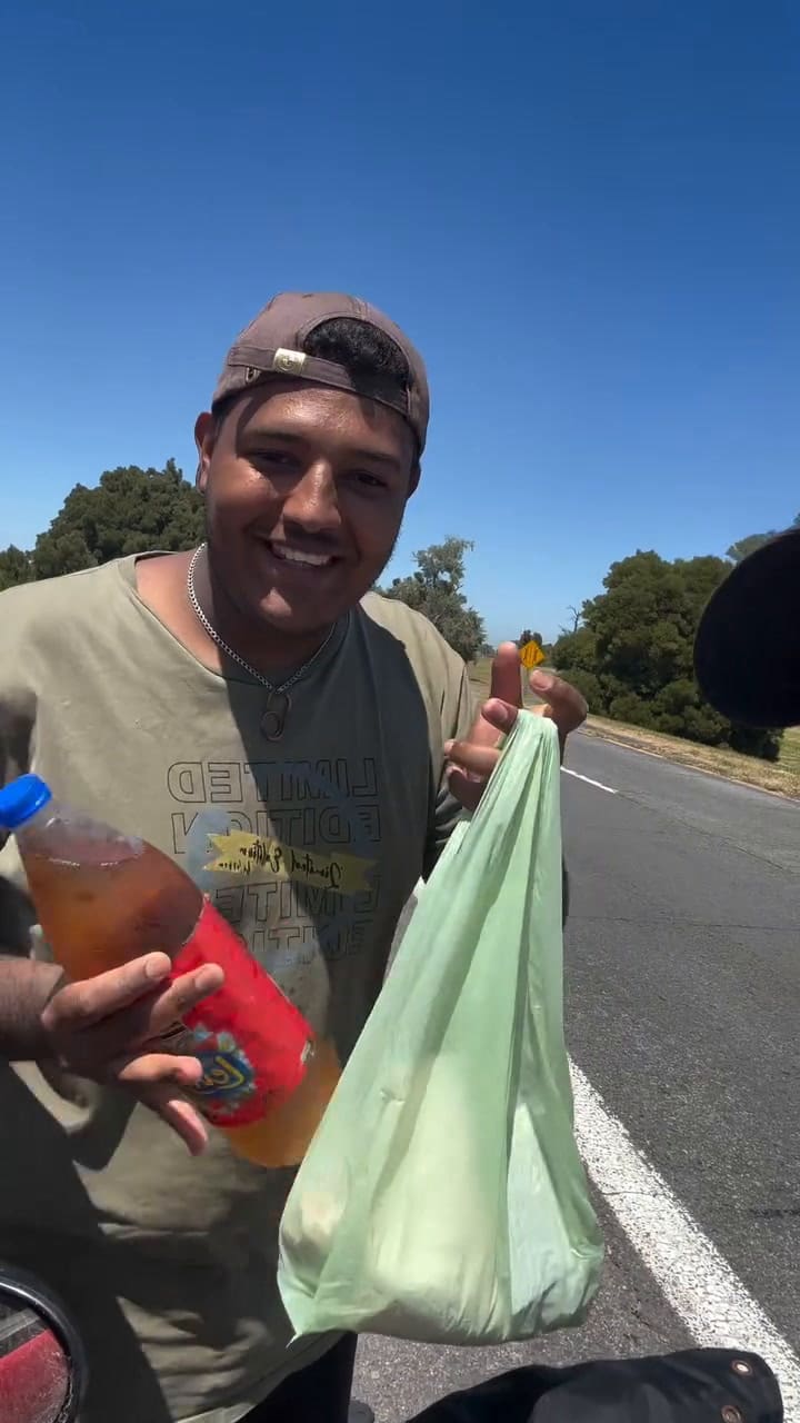 Un influencer viajó a la Costa Atlántica en bicicleta y recibió el apoyo de sus seguidores