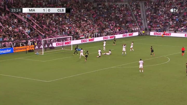 Casemiro cometió dos errores en una jugada que terminó en gol para Columbus Crew