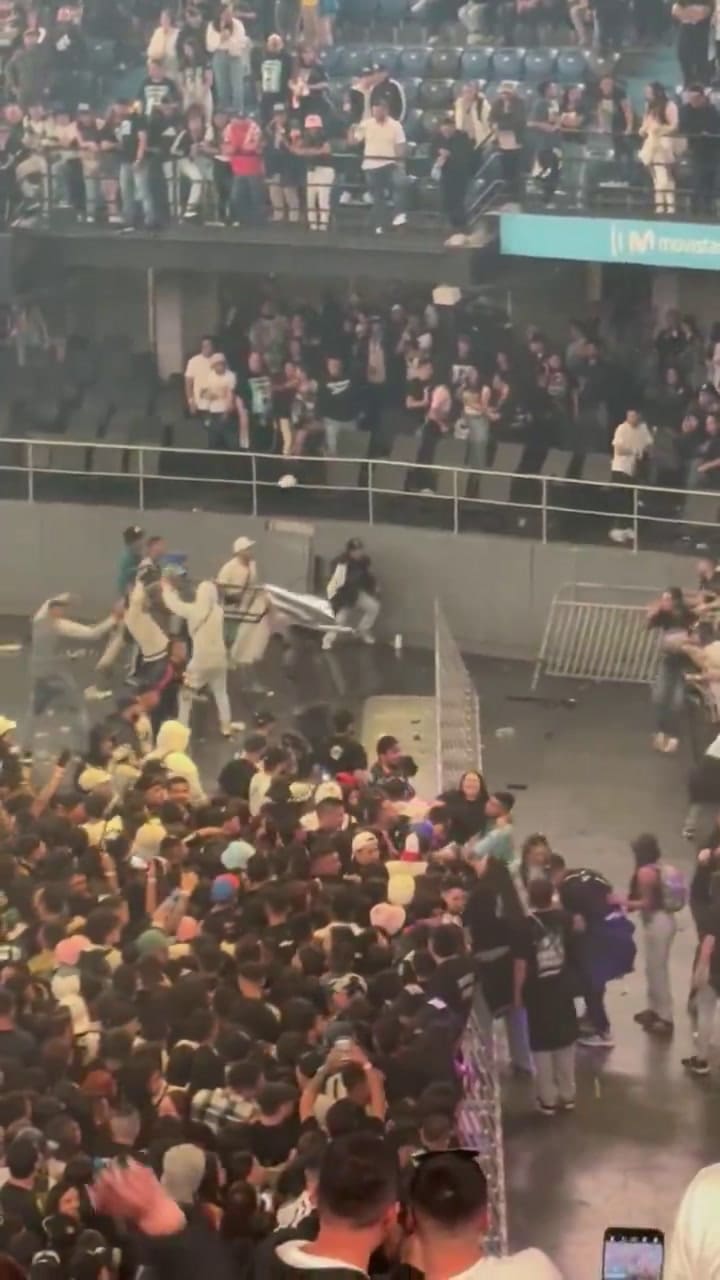 Batalla campal y descontrol en un recital de Damas Gratis en Colombia: hay al menos un muerto