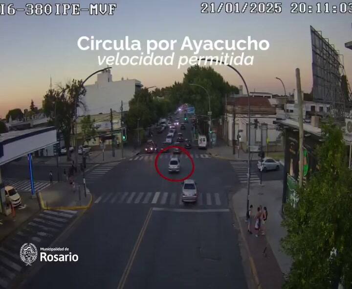 Los momento previos a que un joven choque a dos turistas en Rosario