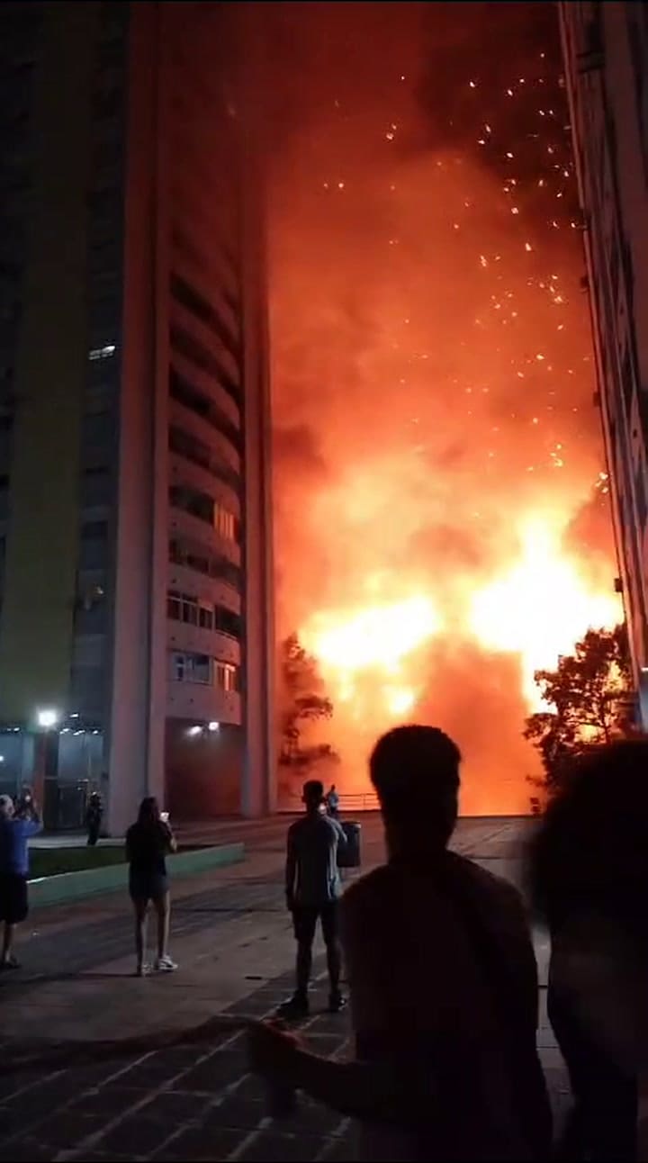 Alerta en Avellaneda por un incendio en un galpón en Avellaneda