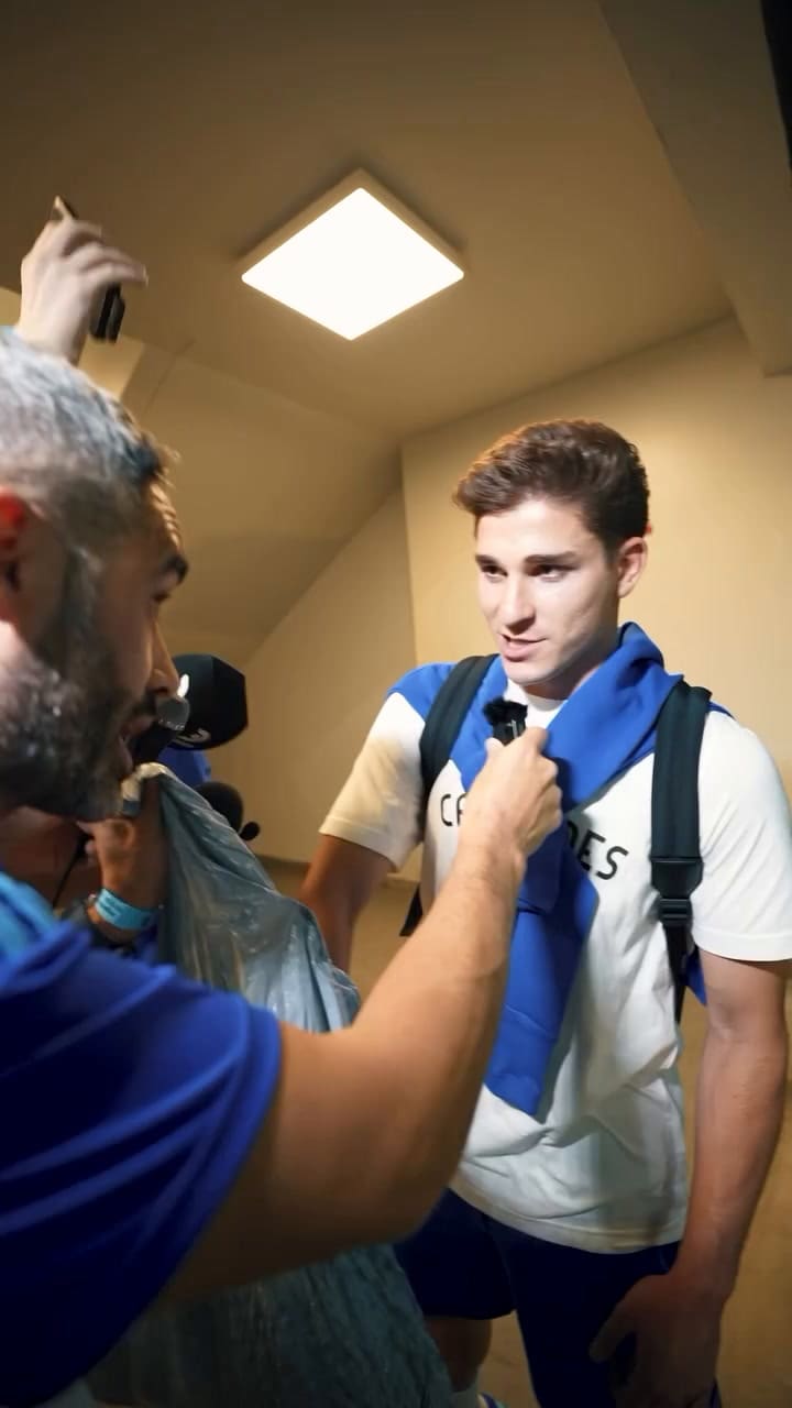 El Pollo Álvarez le obsequió regalos a los jugadores de la selección por el Día de la Madre