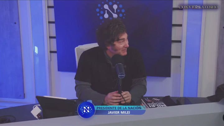 Javier Milei y el Ministro Caputo se abrazaron luego de los rumores
