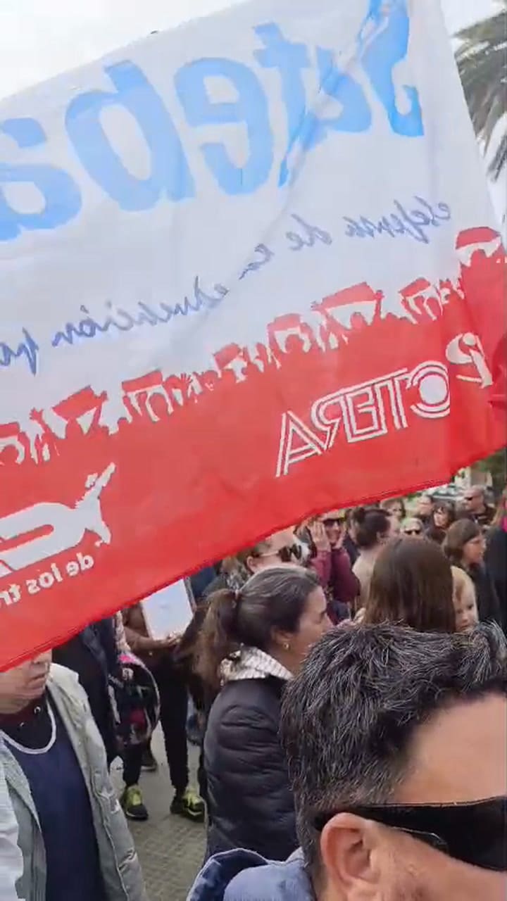Trenque Lauquen: multitudinario reclamo tras la agresión a una docente
