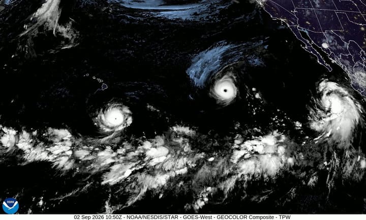 Satélite De La NOAA Sobre El Pacífico