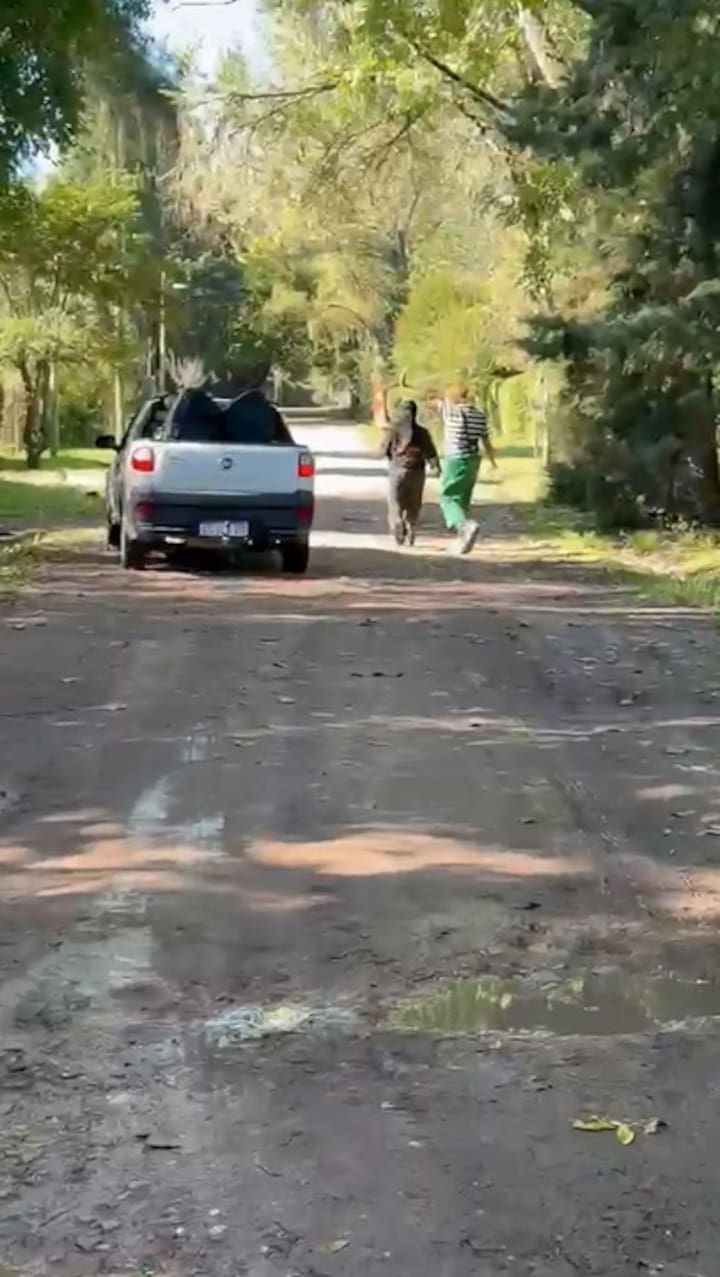 Así circulaba disfrazado de payaso un policía