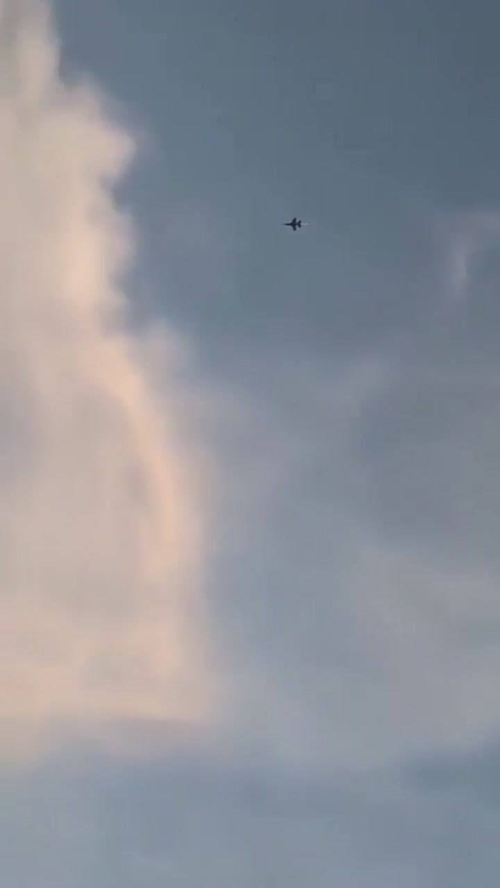 Un avión militar se estrelló durante maniobras de práctica en Polonia y el piloto murió en el acto