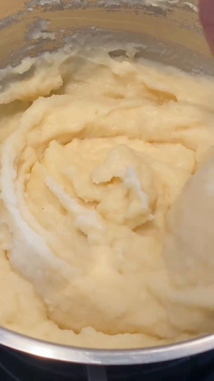 ¿Cómo preparar un puré de papa con ajos?