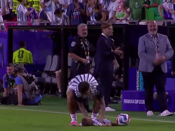 Un tierno blooper del hijo de Paredes tras la goleada a Argelia