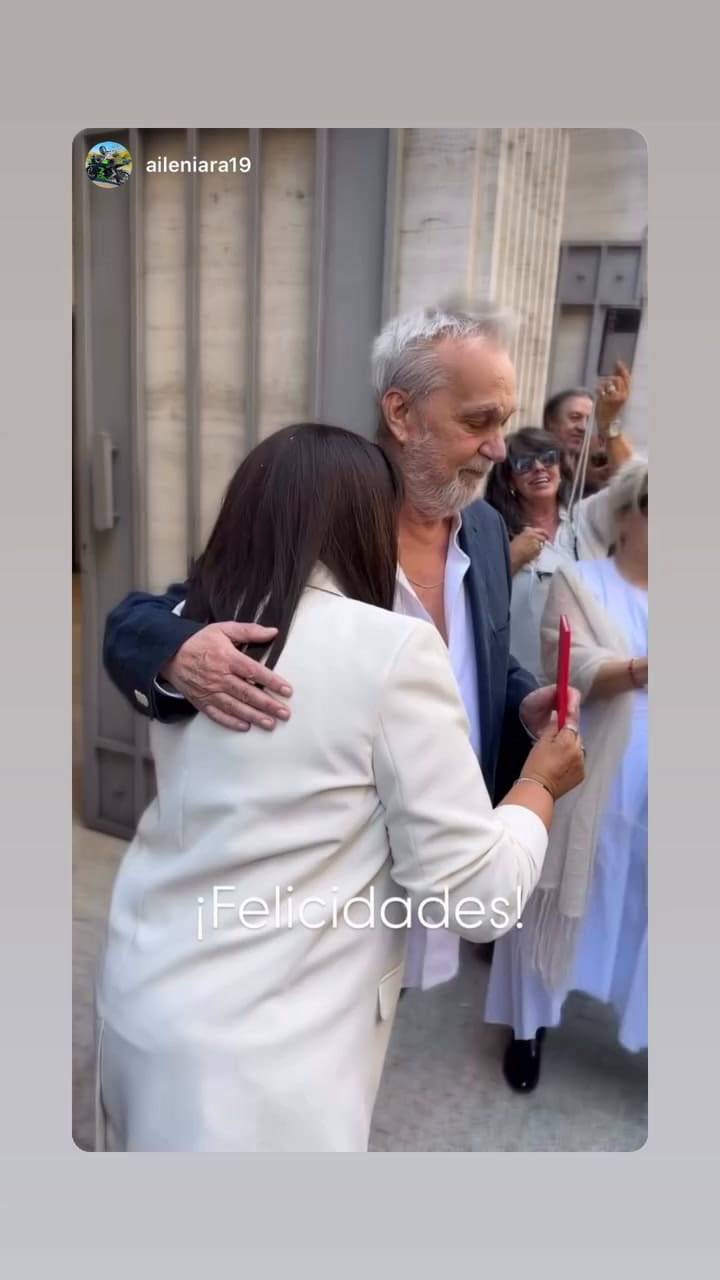 David Lebón y Patricia, a la salida del Registro Civil