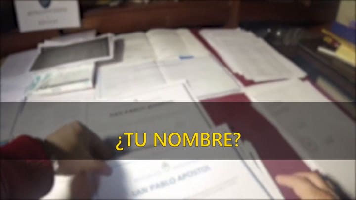 Un cliente averigua por un título en Administración de Empresas
