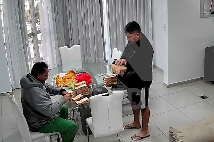 Así contaban el dinero, los secretarios del piquetero Tito López - GIF