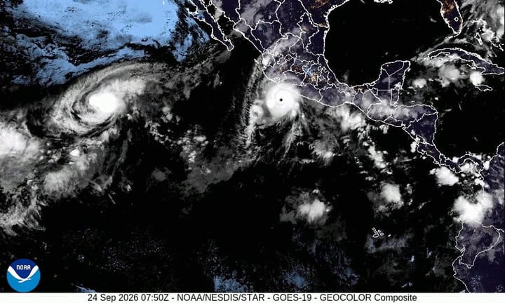 Satélite Sobre El Huracán Polo