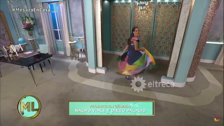 El colorido vestido de Juana Viale para el festejo del Día de la Madre - Fuente: eltrece